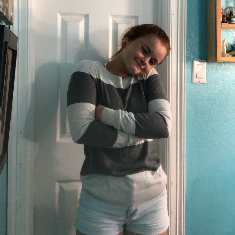 White and Grey Old Navy Sweater Size XS